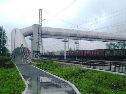 Мост через железнодорожные пути