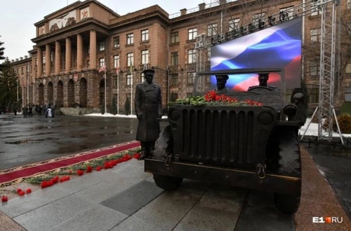 Площадь у здания штаба Центрального военного округа