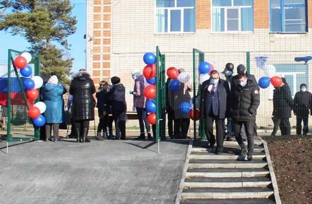 Синоптик натальинск. Натальинская школа Красноуфимского района. Натальинск стадион. Ветераны поселка Натальинск. Натальинск Киров.